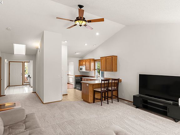 5th image of 7502 SE Hacienda St