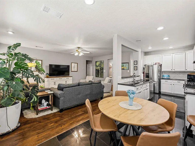 3711 Hill Family Ln — Photo 8
