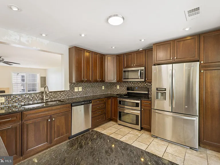 124 Barnsfield Ct #216 — Photo 6