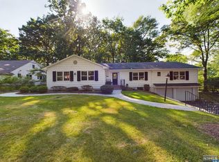 790 Norman Dr, Ridgewood, NJ 07450