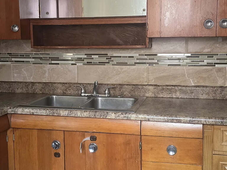 527 Windsor St #2 — Photo 9
