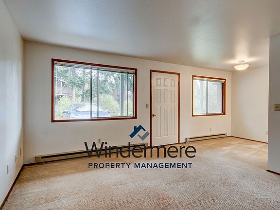 4th image of 865 N Oak Harbor St #103