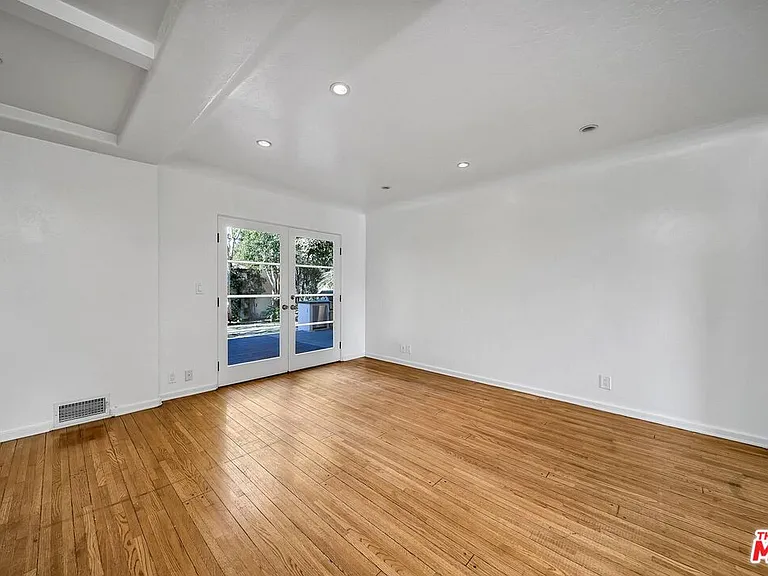 333 S Roxbury Dr — Photo 23