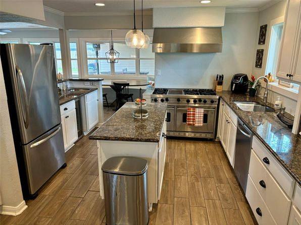 2526 Gerol Cir, Galveston, TX 77551