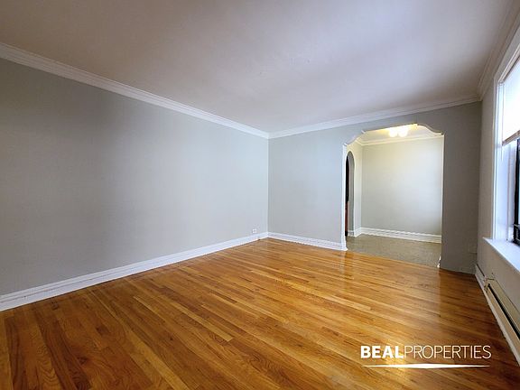 3rd image of 425 W Roscoe St #425402