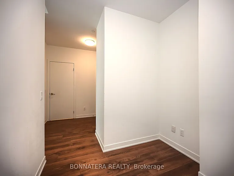 405 Dundas St W #319 — Photo 24