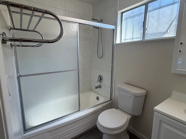 2333 Humboldt Ave #B — Photo 6