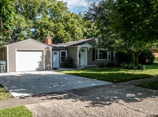 140 Woodland Rd, Libertyville, IL 60048