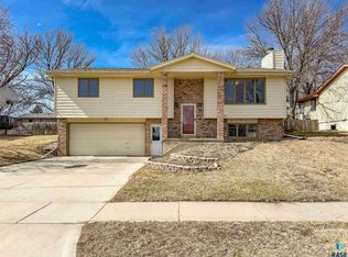 2301 S Wellington Ave, Sioux Falls, SD 57106