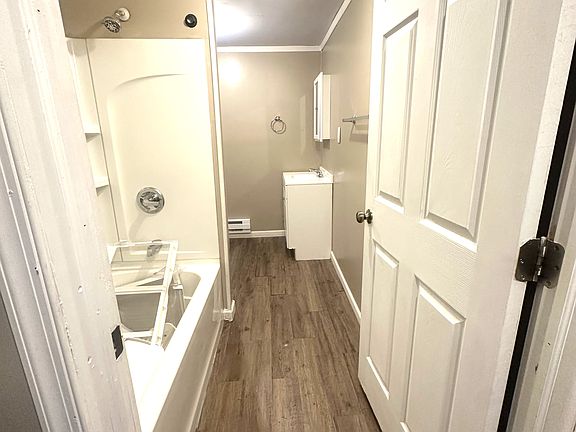 5th image of 860 Main St #3