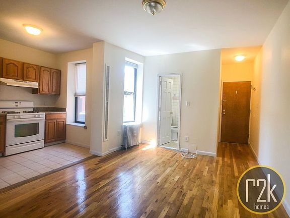 3rd image of 2852 35th St APT 2F