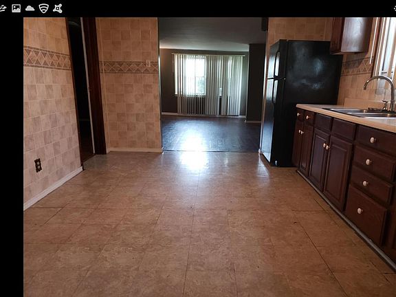 2nd image of 10536 S Hoxie Ave