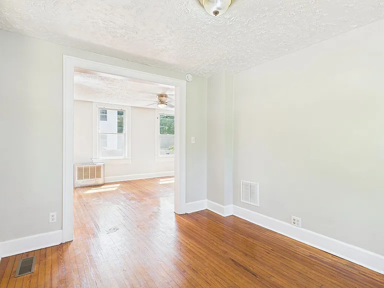 1002 Haskell St — Photo 8
