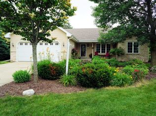 9810 W Elm Leaf Ln, Franklin, WI 53132