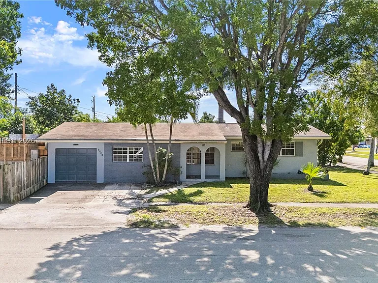 7591 Pierce St — Photo 1