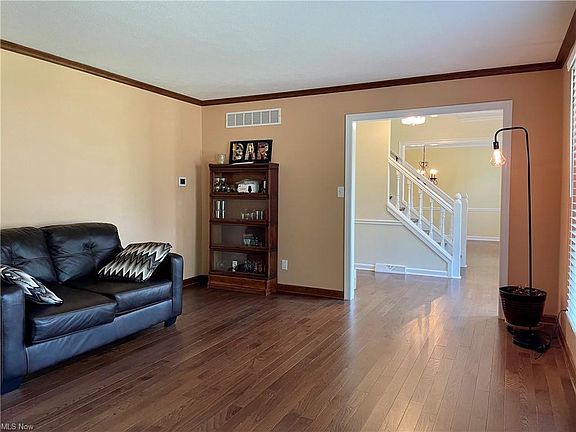4th image of 521 Lake Of The Woods Blvd