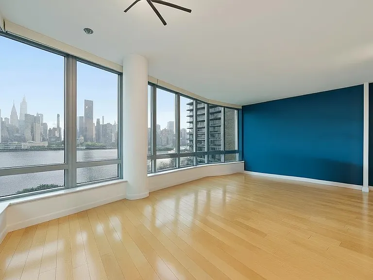 4630 Center Blvd #1005 — Photo 4