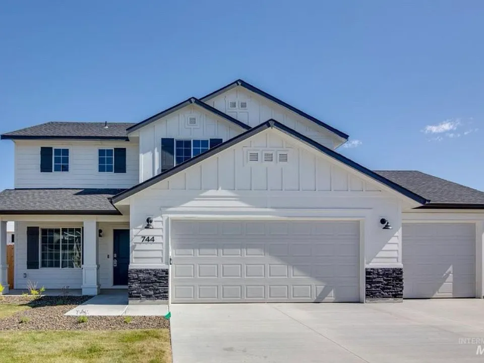 744 W Treehouse Way