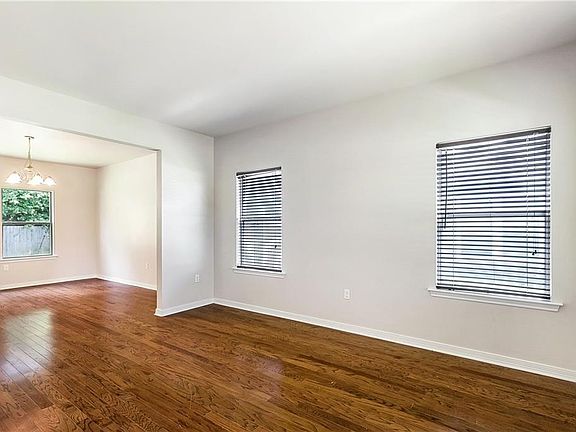5th image of 152 Autumn Woods Dr