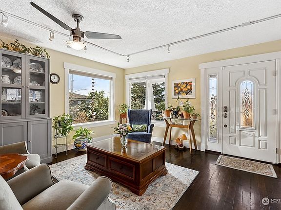 4th image of 710 Puget St NE