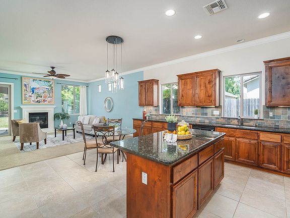 5th image of 2780 Miramar Ln