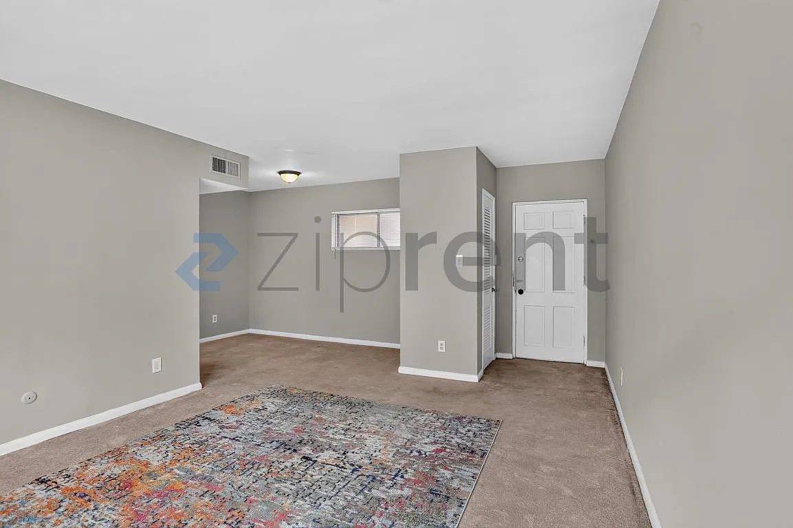 2 bed, 1.5 bath, 980 sqft, $2,000 — Photo 2