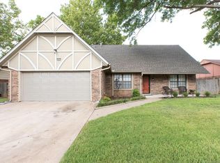 9625 E 26th St, Tulsa, OK 74129