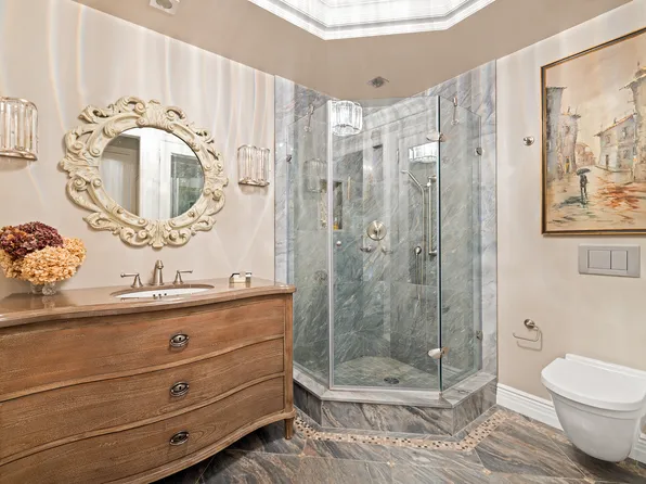 120 Riverside Boulevard image 4 of 18