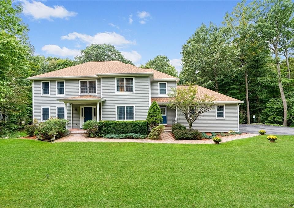 1st image of 7 Ledgewood Ln