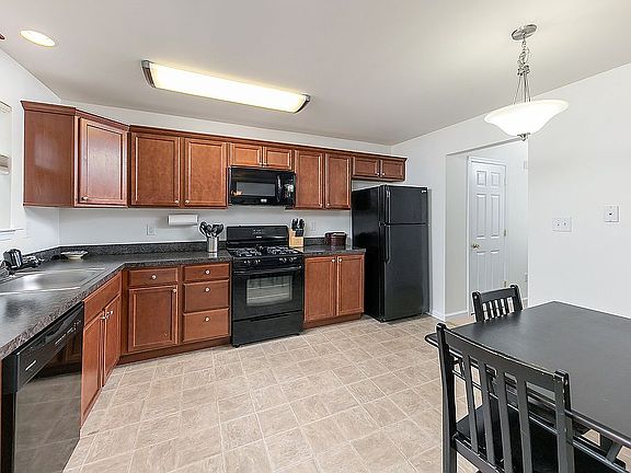 4th image of 436 Price Ave