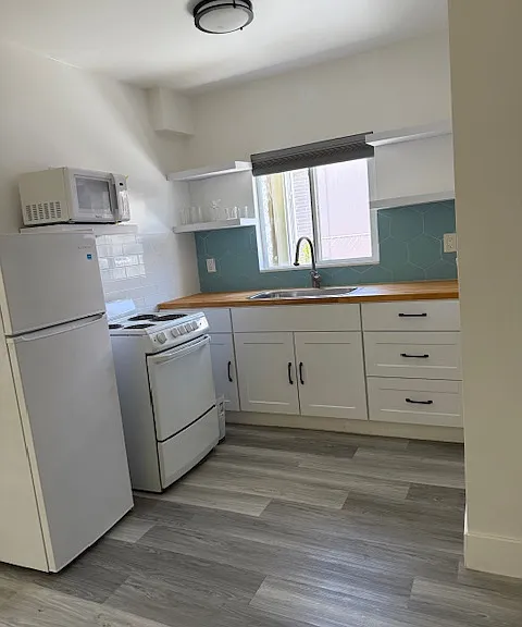 2630 SW 31st Pl — Photo 2