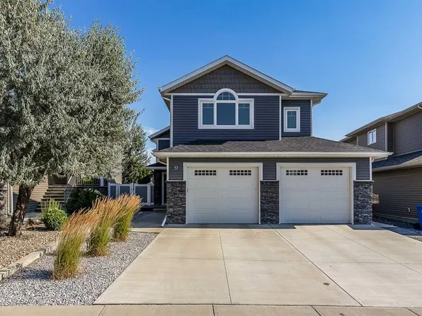 32 SW Hamptons Cres SE, Medicine Hat, AB T1B 0N7