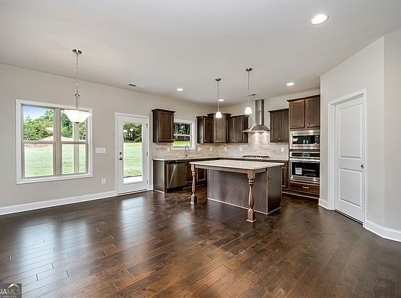 4th image of 20 Tree Farm Way