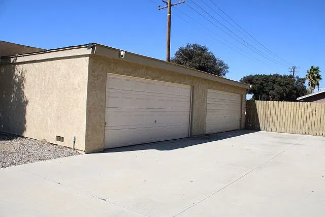 2 bed, 1000 sqft, $1,995 — Photo 2