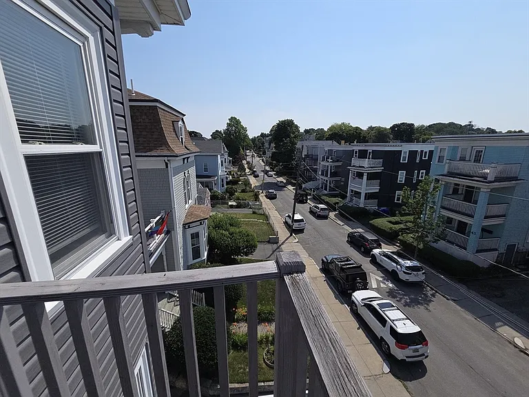 40 King St #3 — Photo 16
