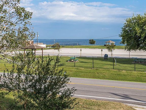 4th image of 405 Bayshore Dr