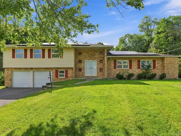 39 Clintonwood Drive, New Windsor, NY 12553