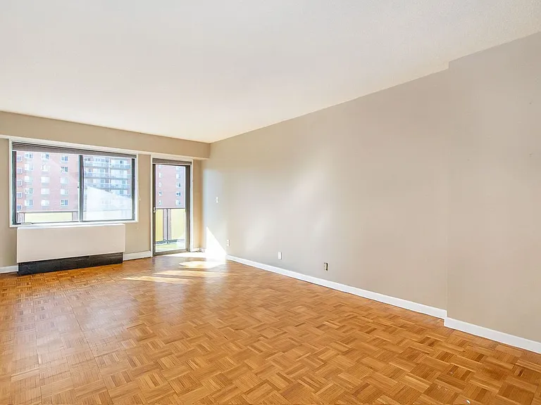 150 Overlook Ave #8J — Photo 2