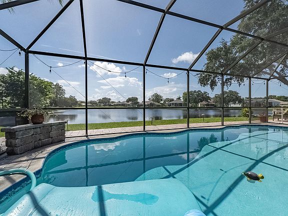 2nd image of 477 Lake Victoria Cir