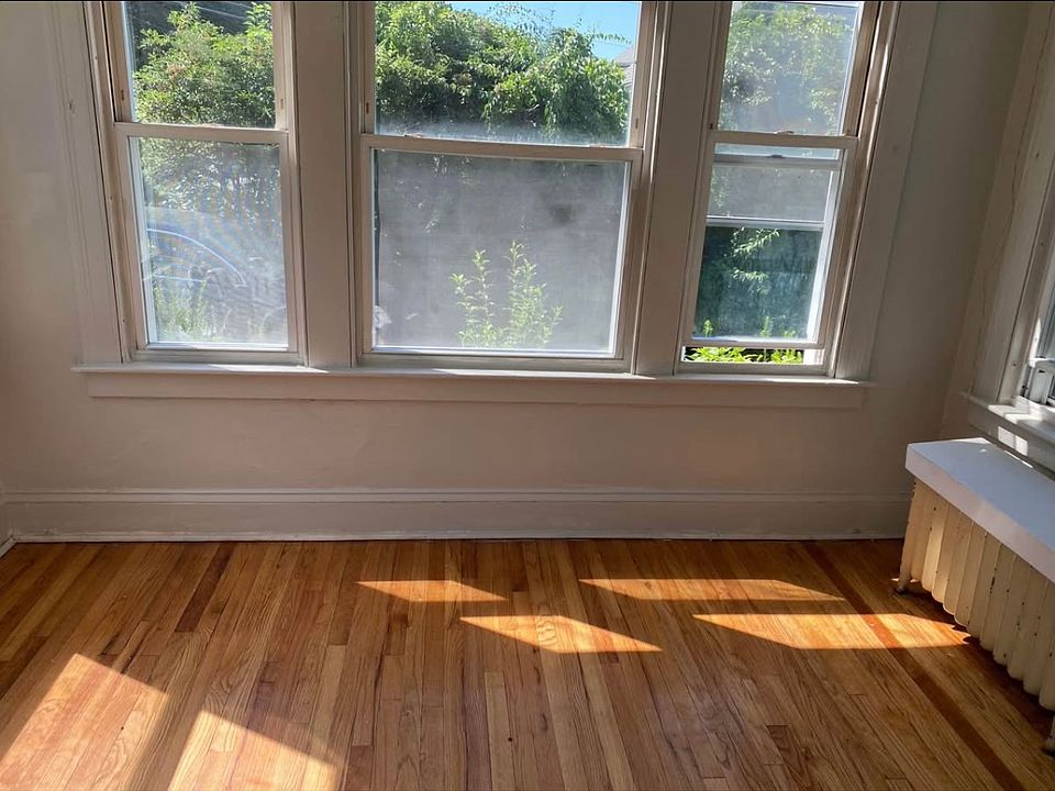 2nd image of 167 Newington Ave #Uni