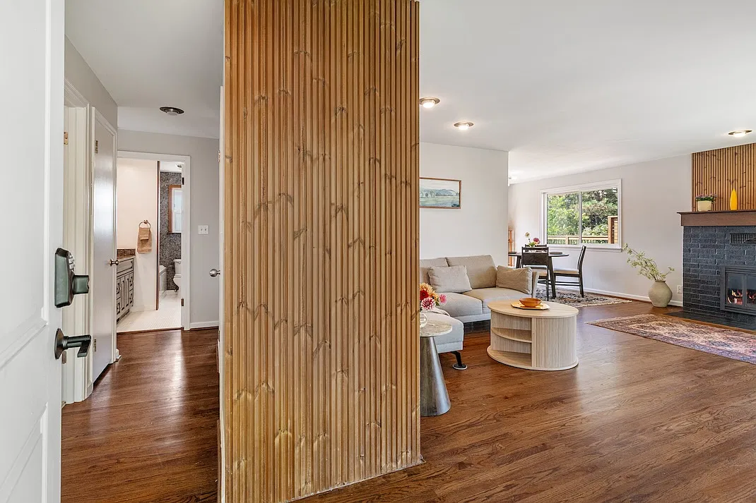 4 bed, 2340 sqft, $4,300 — Photo 3