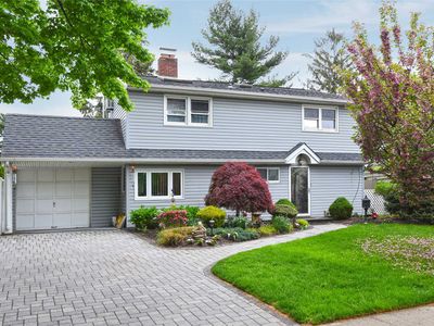 47 Angle Ln, Hicksville, NY, 11801