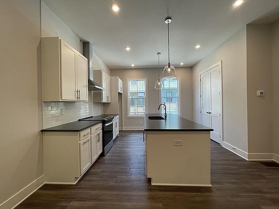 4th image of 1333 Breezy St SE
