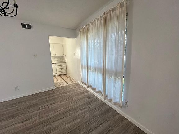 5th image of 1001 Foxhall Way
