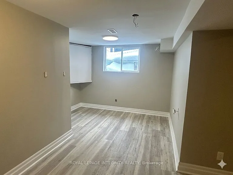 1398 Jamison Ave #B — Photo 5