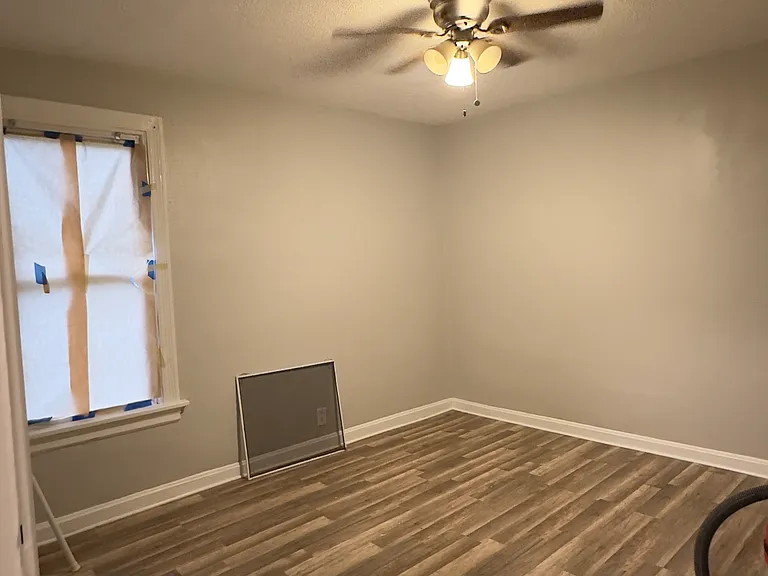 835 Elias Ave — Photo 7
