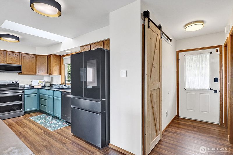 5th image of 1818 35th Street
