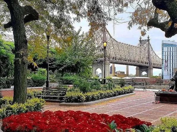 45 Sutton Place South image 17 of 18