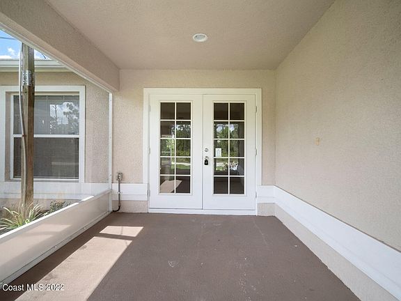 3rd image of 1062 Summa Blvd