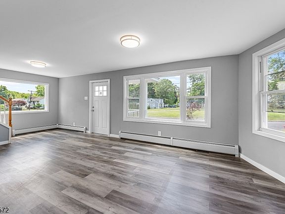4th image of 20 Corwin St